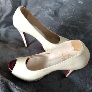 Christian Louboutin nude peep toe platform heels in good condition